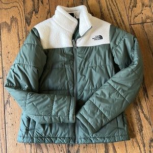 North Face winter jacket size Small NWOT!